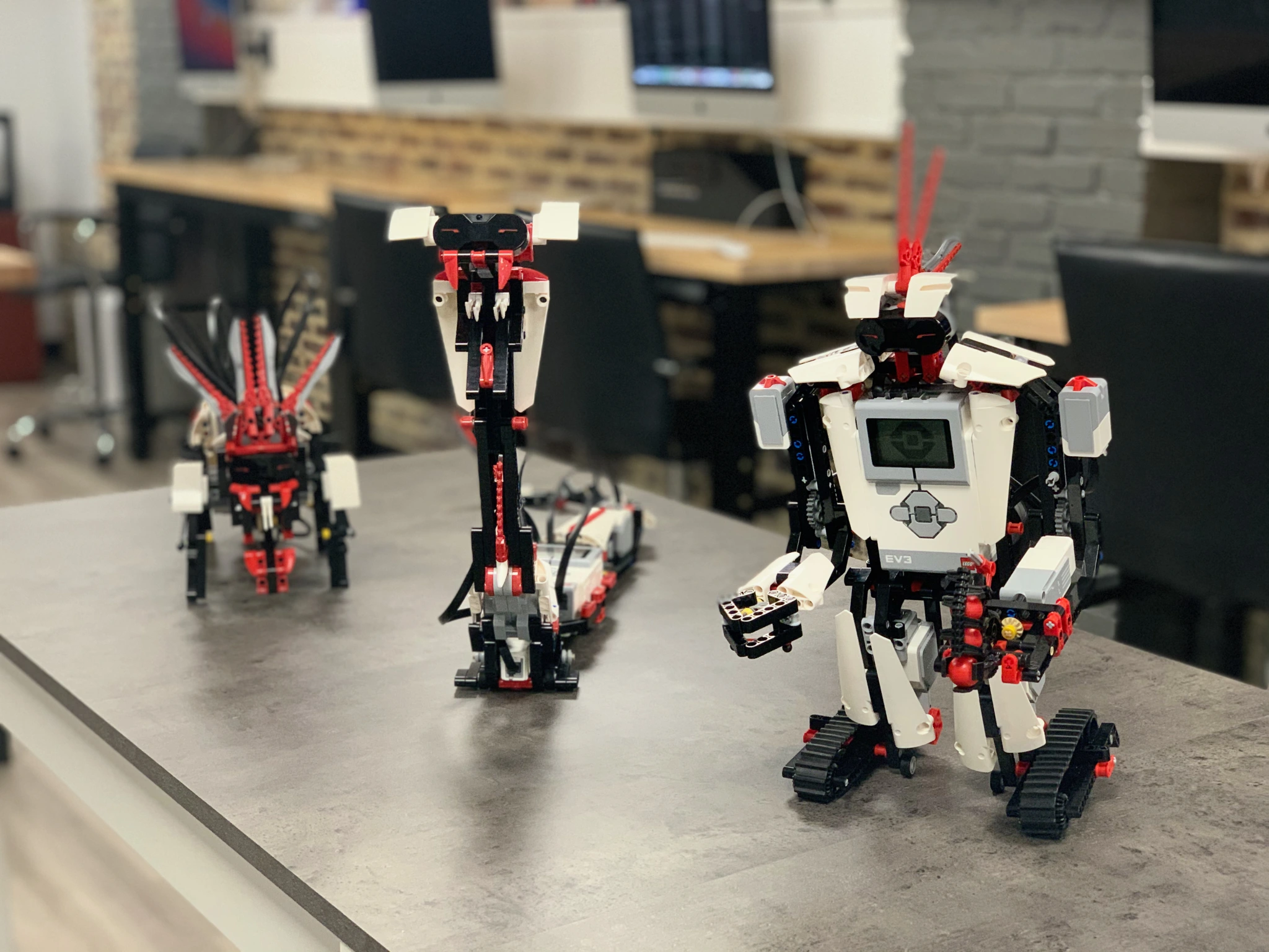 fr-mia-williams-mo-robots.jpeg